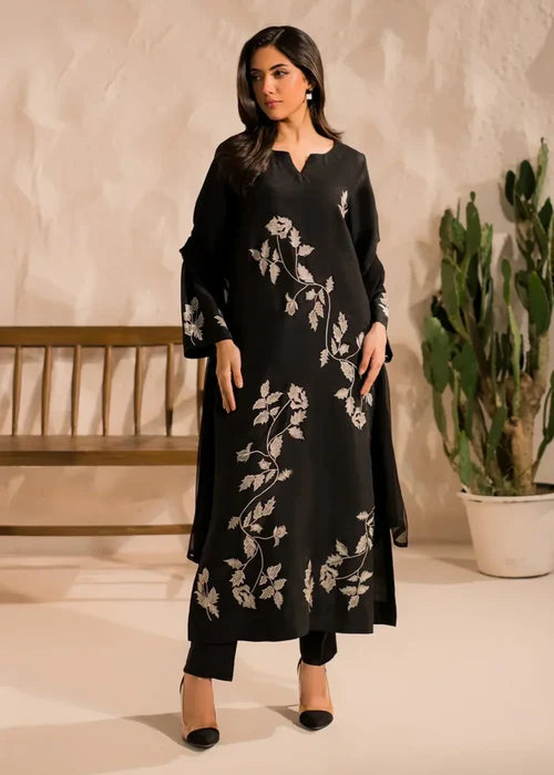 Black Petals Stitched 3Pcs