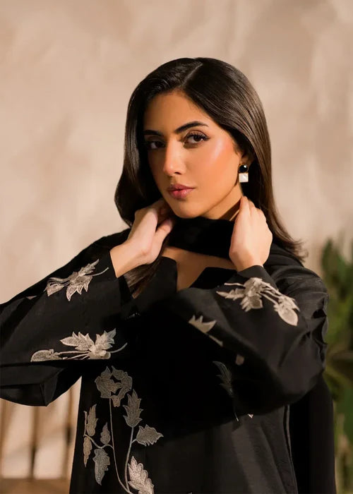 Black Petals Stitched 3Pcs