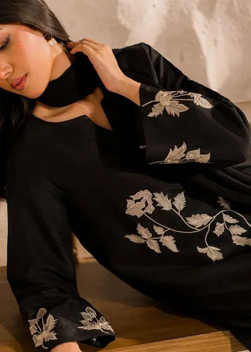 Black Petals Stitched 3Pcs